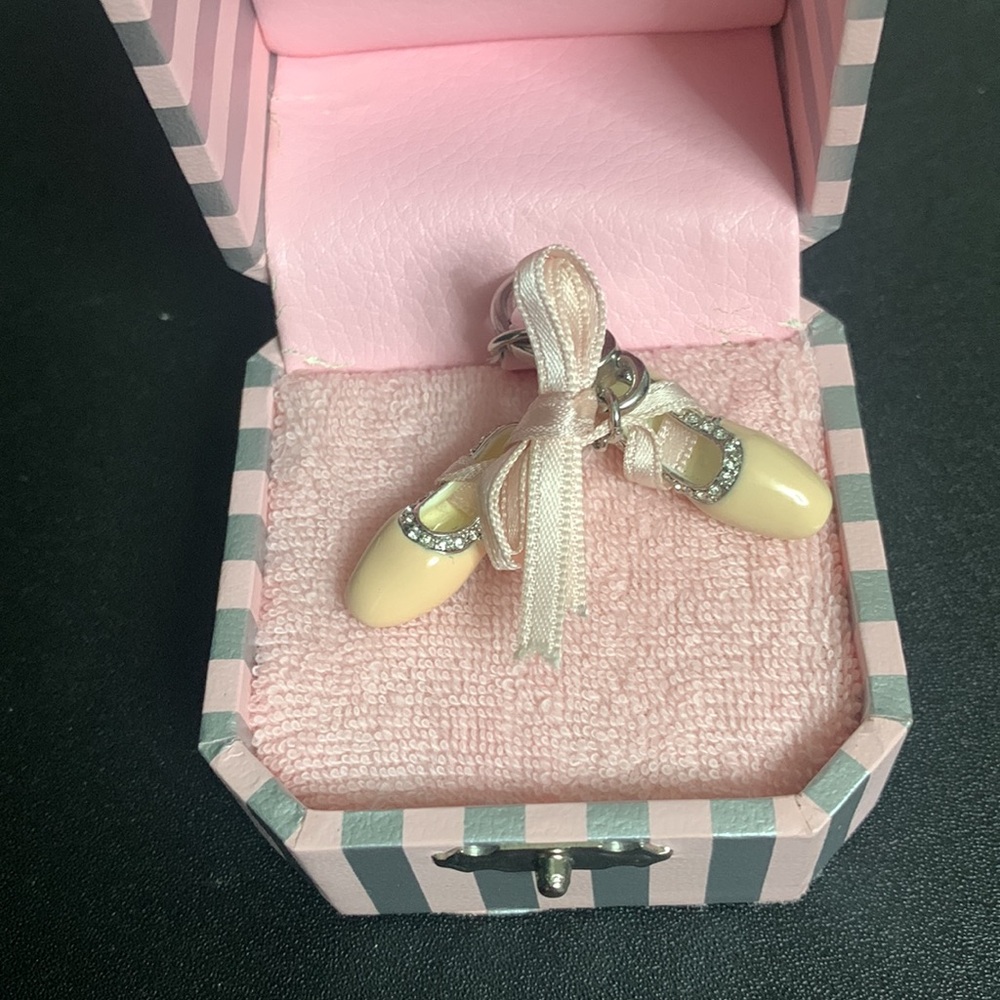 ‼️SALE‼️Juicy Couture C Ballet Slippers Silver and Pink YJRU3794 NWT